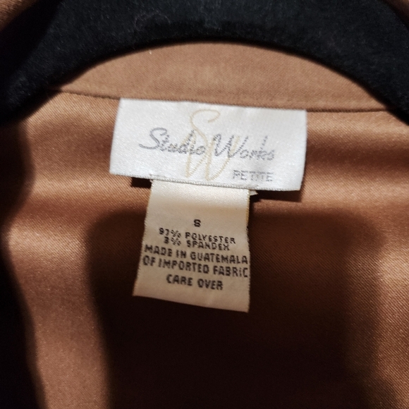 Studio Works Button Tan Blazer Size Small - Picture 3 of 4